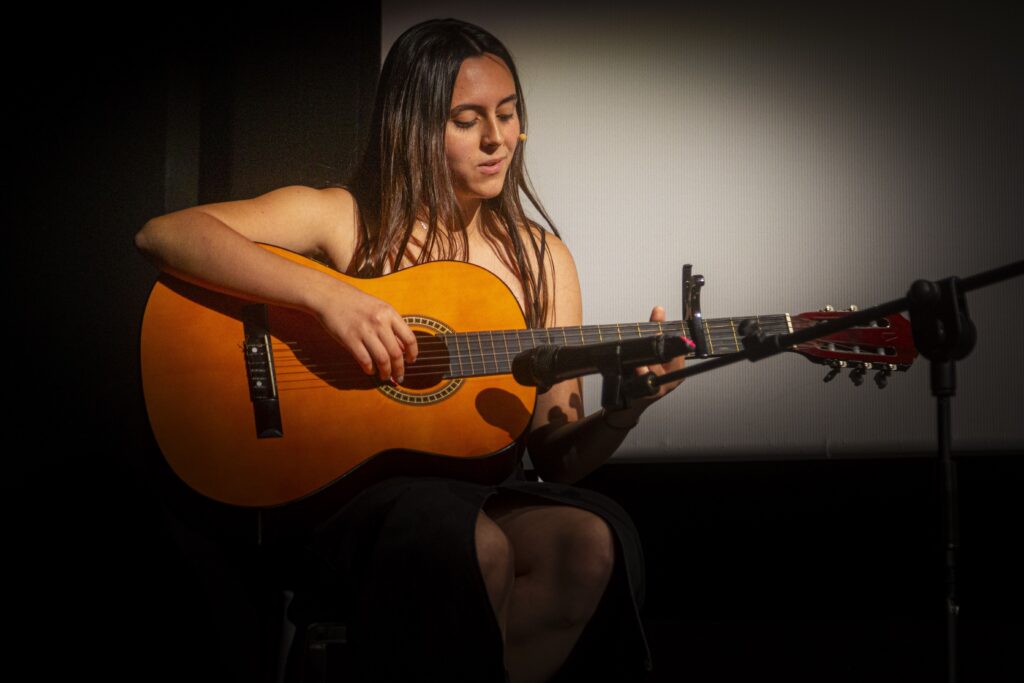 Enya Chofre cancion DANA