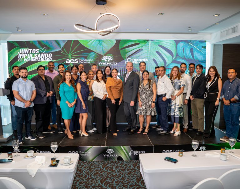 Conferencia sobre voluntariado corporativo y liderazgo impartida por Volies en América Latina.